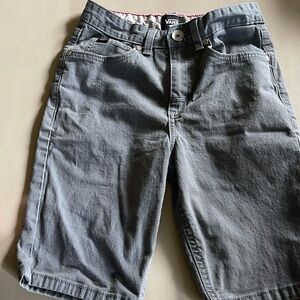 Levi 
Gray 
Waist 25/10
Shorts